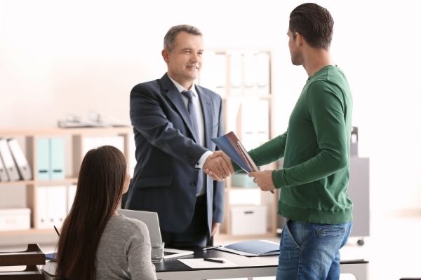 Sworn-in interpreters for notaries and property transfers